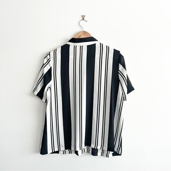 Jones New York Blouse Button Up Striped Black White Short Sleeved Women's 10 NWT - Picture 2 of 7